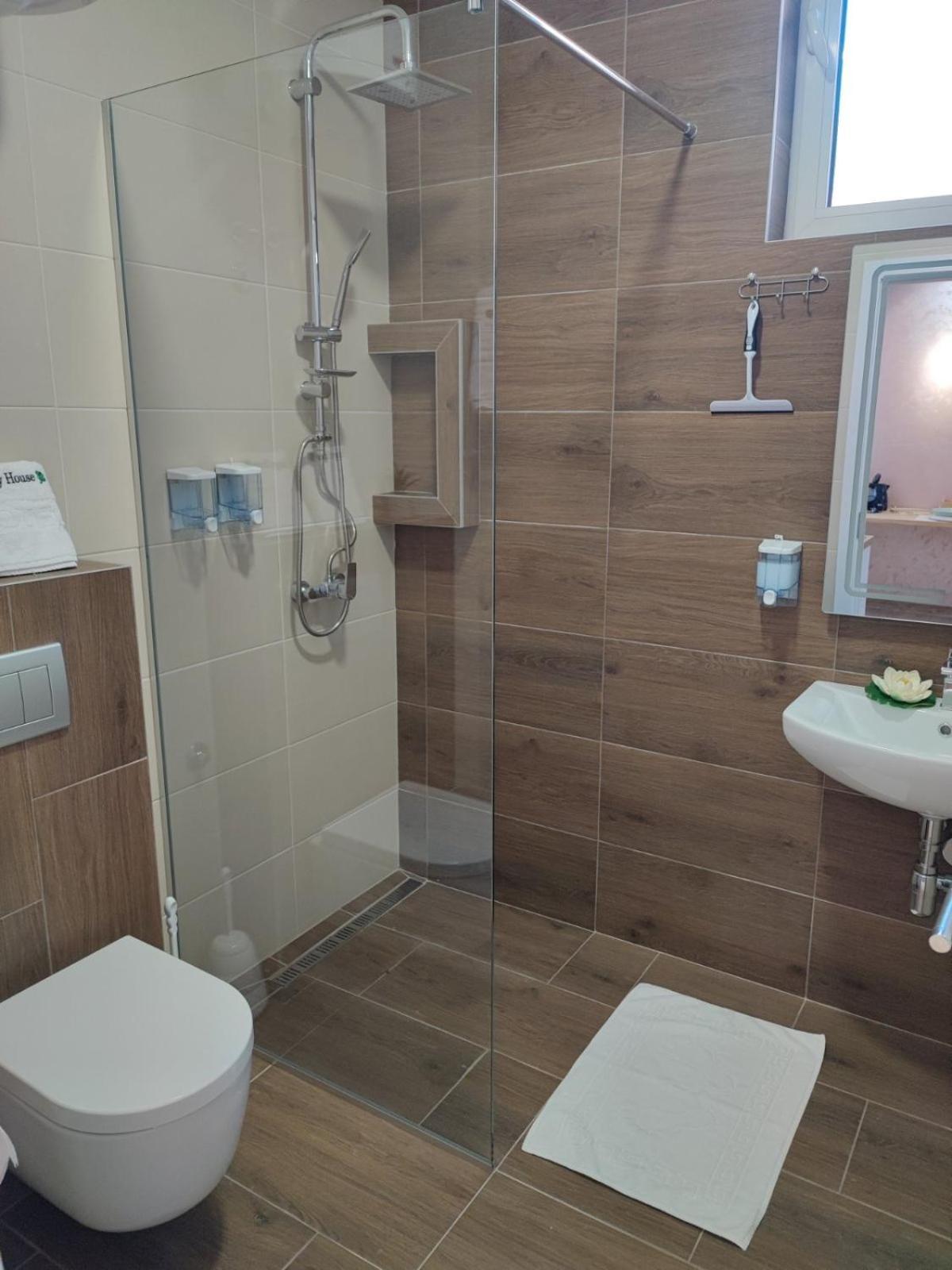 Apartmani Happy House Surčin Екстериор снимка