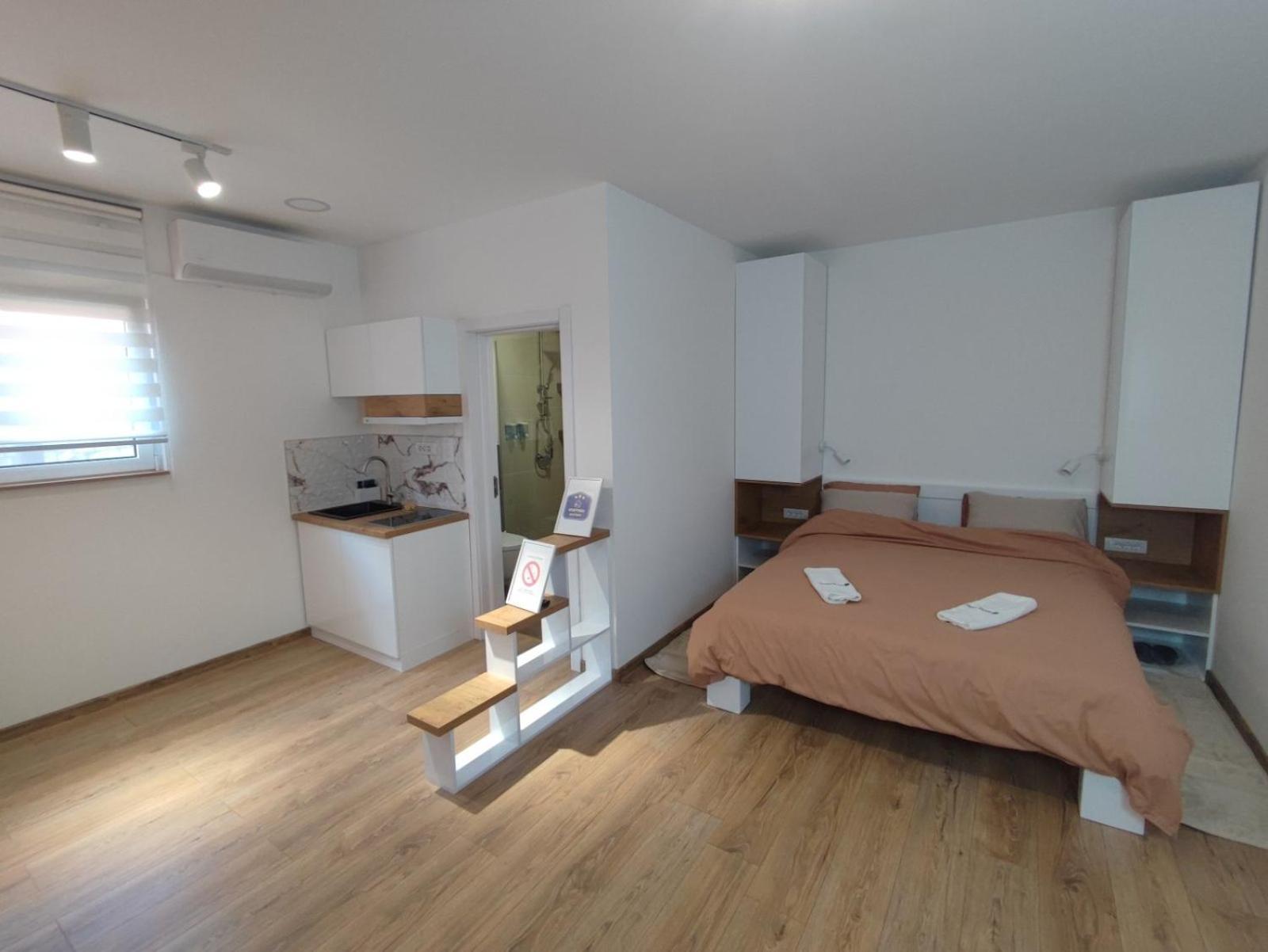 Apartmani Happy House Surčin Екстериор снимка