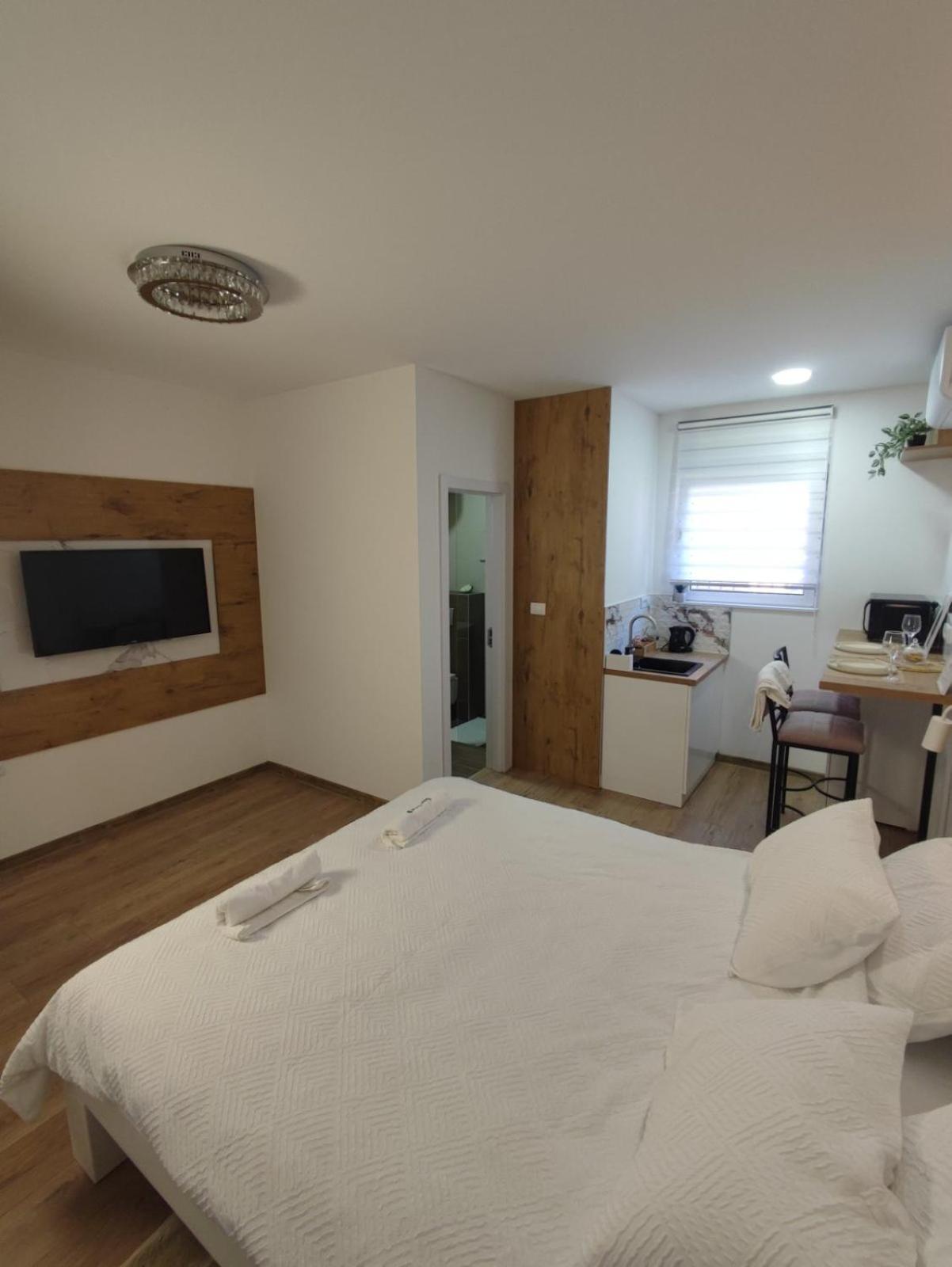 Apartmani Happy House Surčin Екстериор снимка