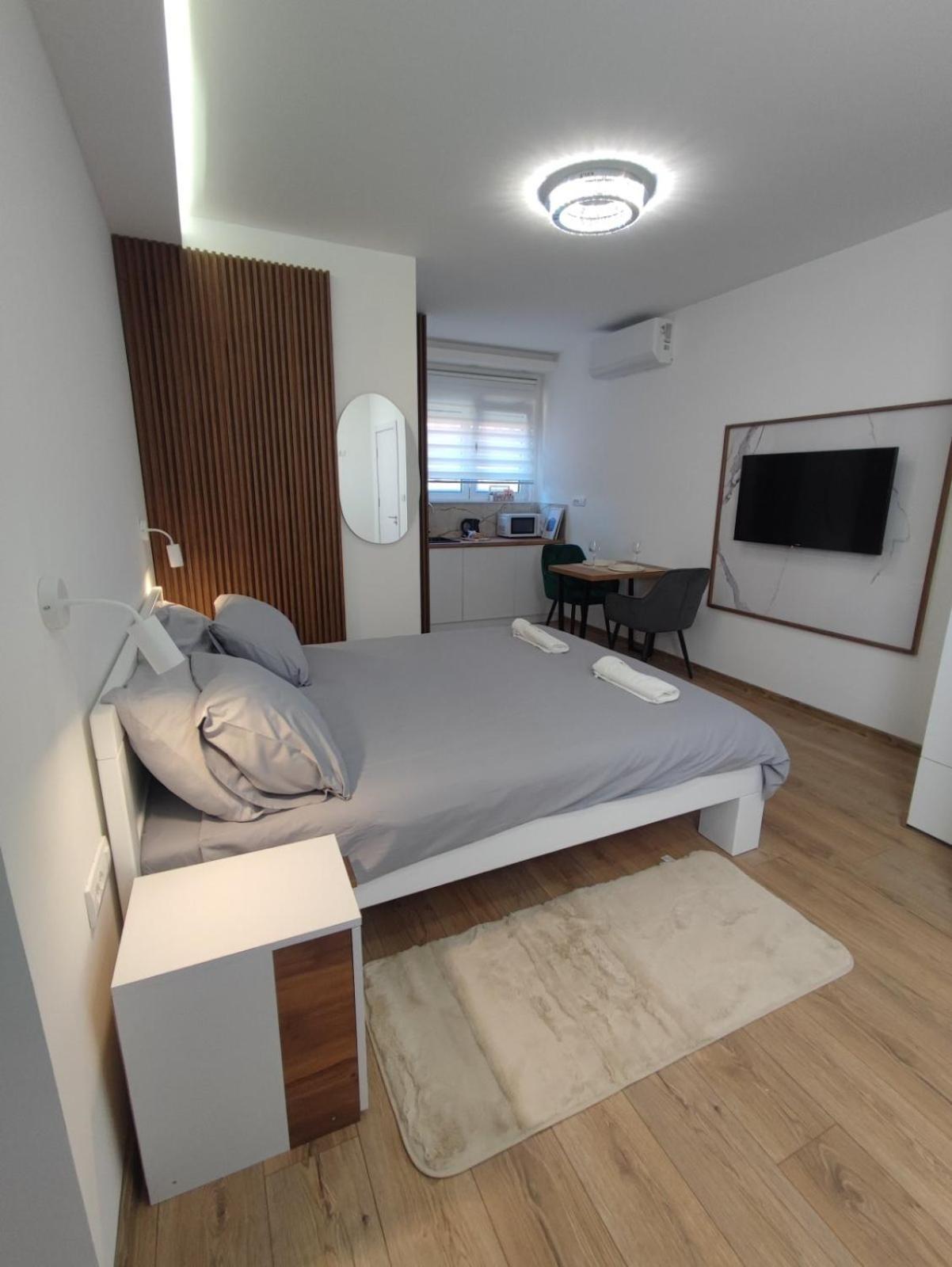 Apartmani Happy House Surčin Екстериор снимка